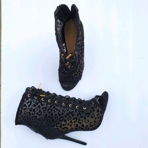 Open toed, leopard print bootie